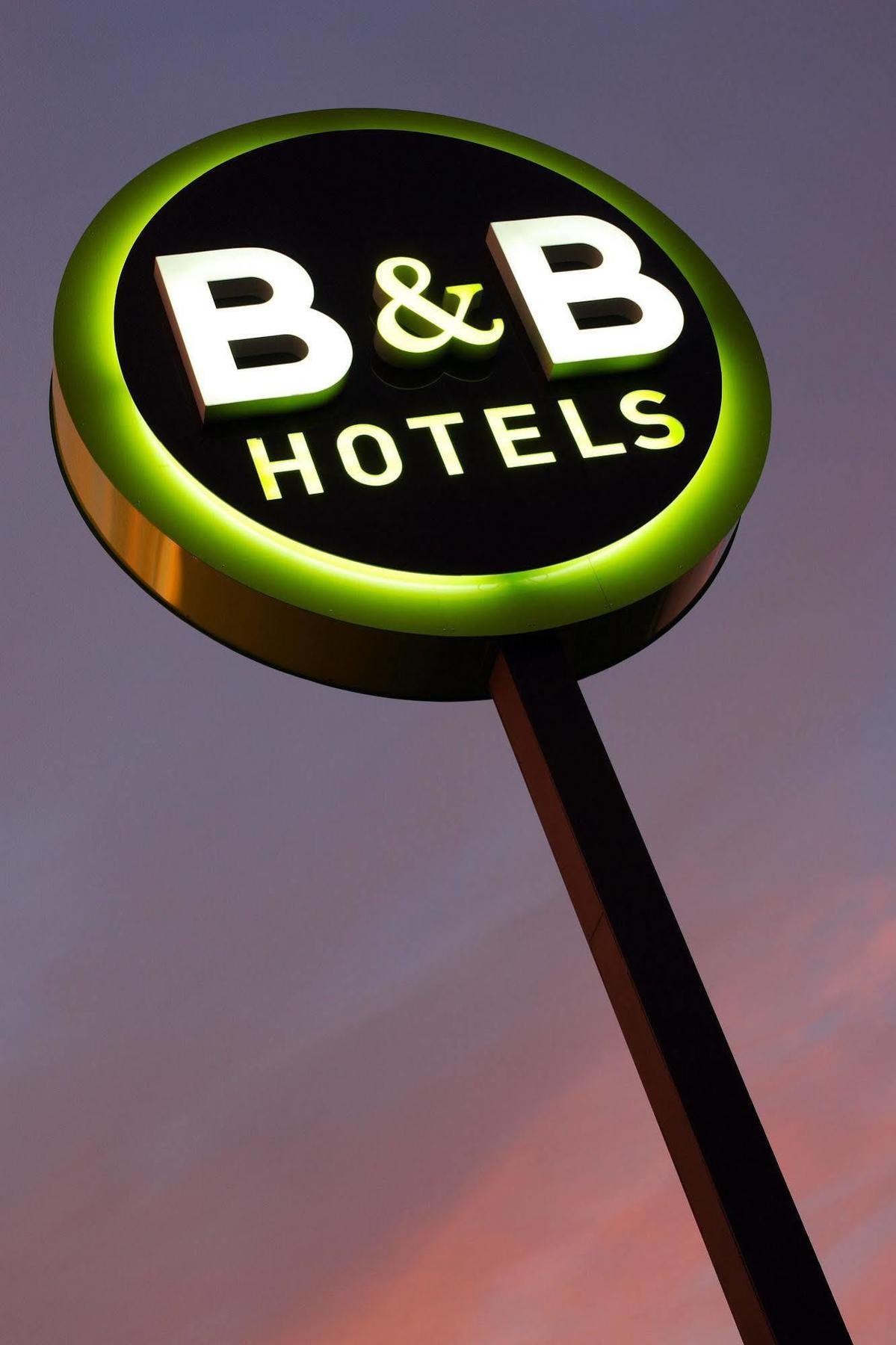 B&B HOTEL Clermont-Ferrand Le Brézet Aéroport Exterior foto