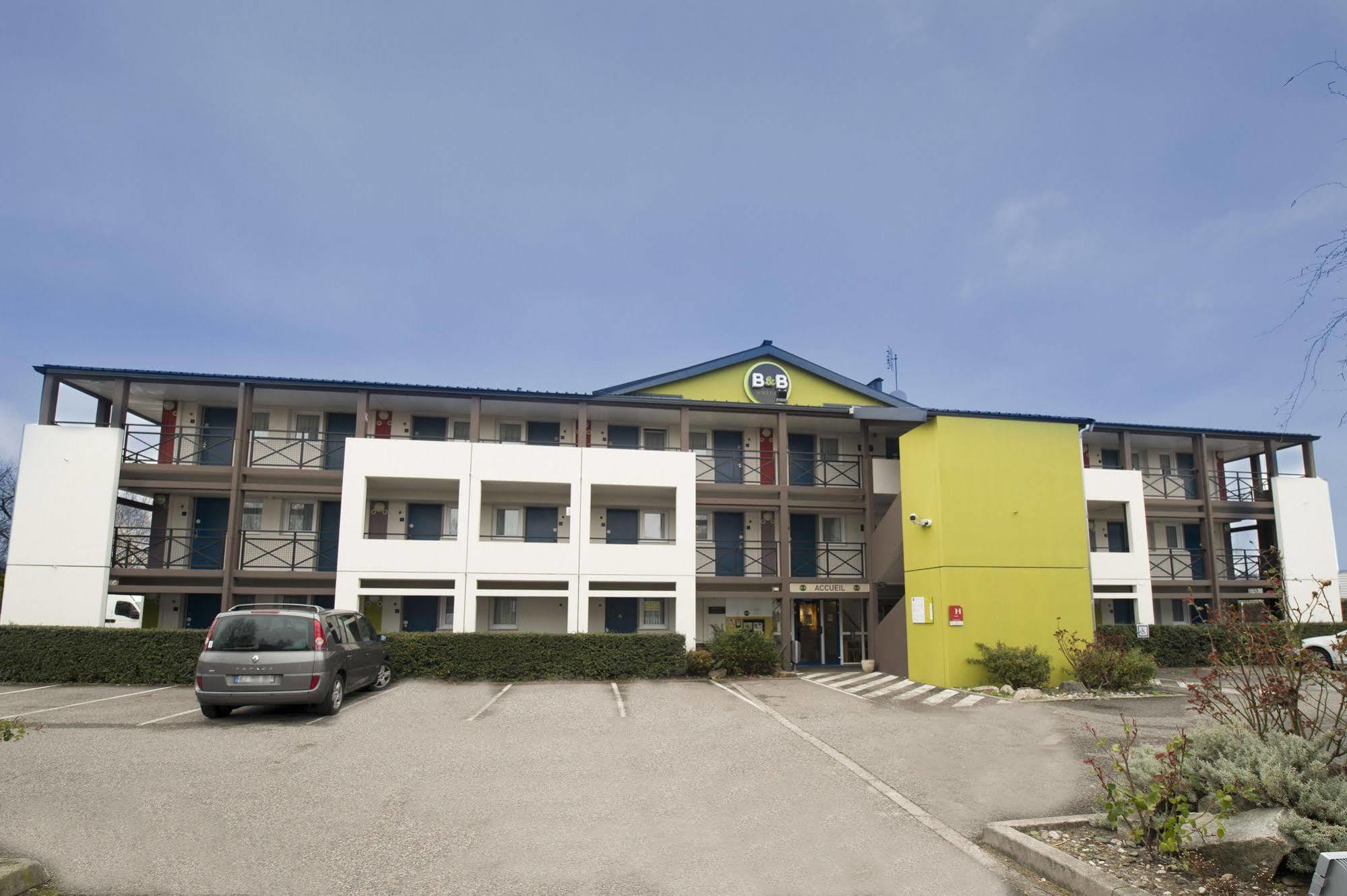 B&B HOTEL Clermont-Ferrand Le Brézet Aéroport Exterior foto