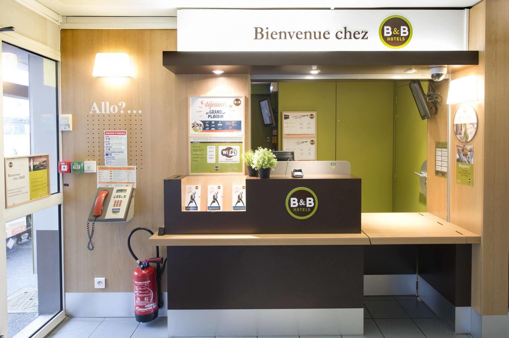 B&B HOTEL Clermont-Ferrand Le Brézet Aéroport Exterior foto